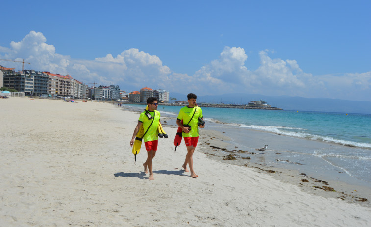 Los socorristas atendieron más de 6.000 incidencias en las playas de Sanxenxo en el mes de julio