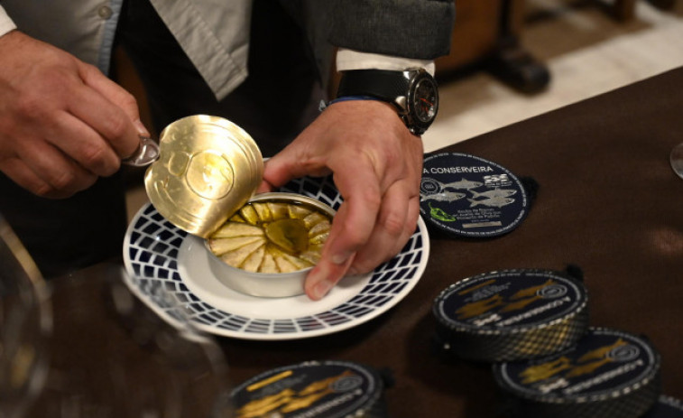 A Coruña estrena la primera conserva de xouba de Rianxo fusionada con oro de 24 quilates
