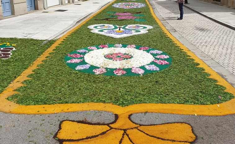 Cuntis celebrará el Corpus Christi con una verbena y llenará sus calles de las tradicionales alfombras florales