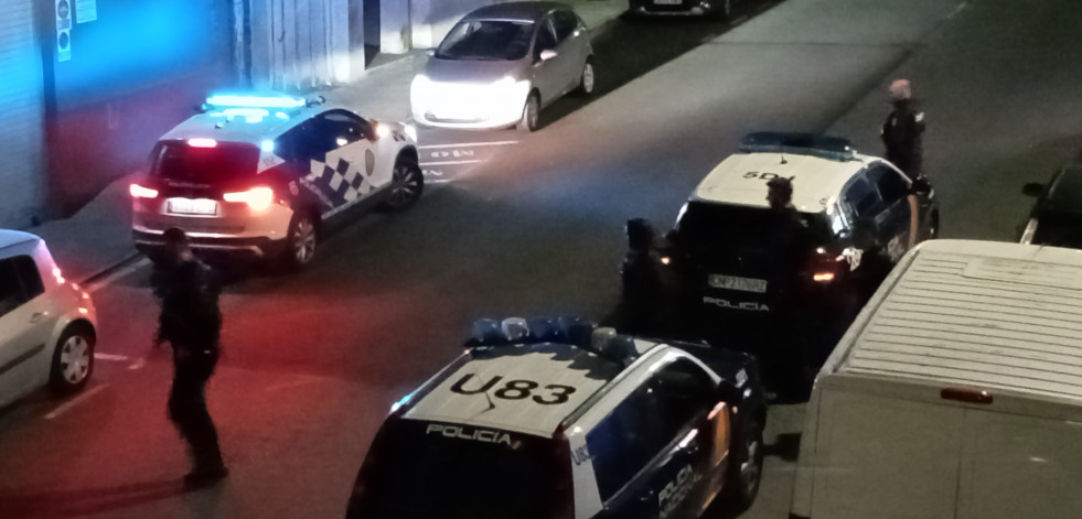 Buscan en el edificio okupa de Abesadas, en Ribeira, a un sospechoso de tener pistola tras escucharse un posible disparo de madrugada